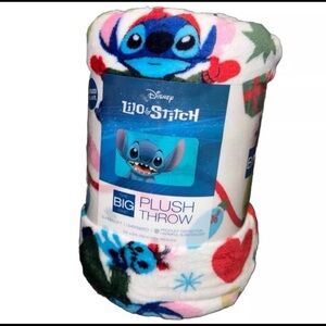 NEW DISNEY LILO & STITCH CHRISTMAS LIGHTS PLUSH THROW BLANKET 5X6 FT